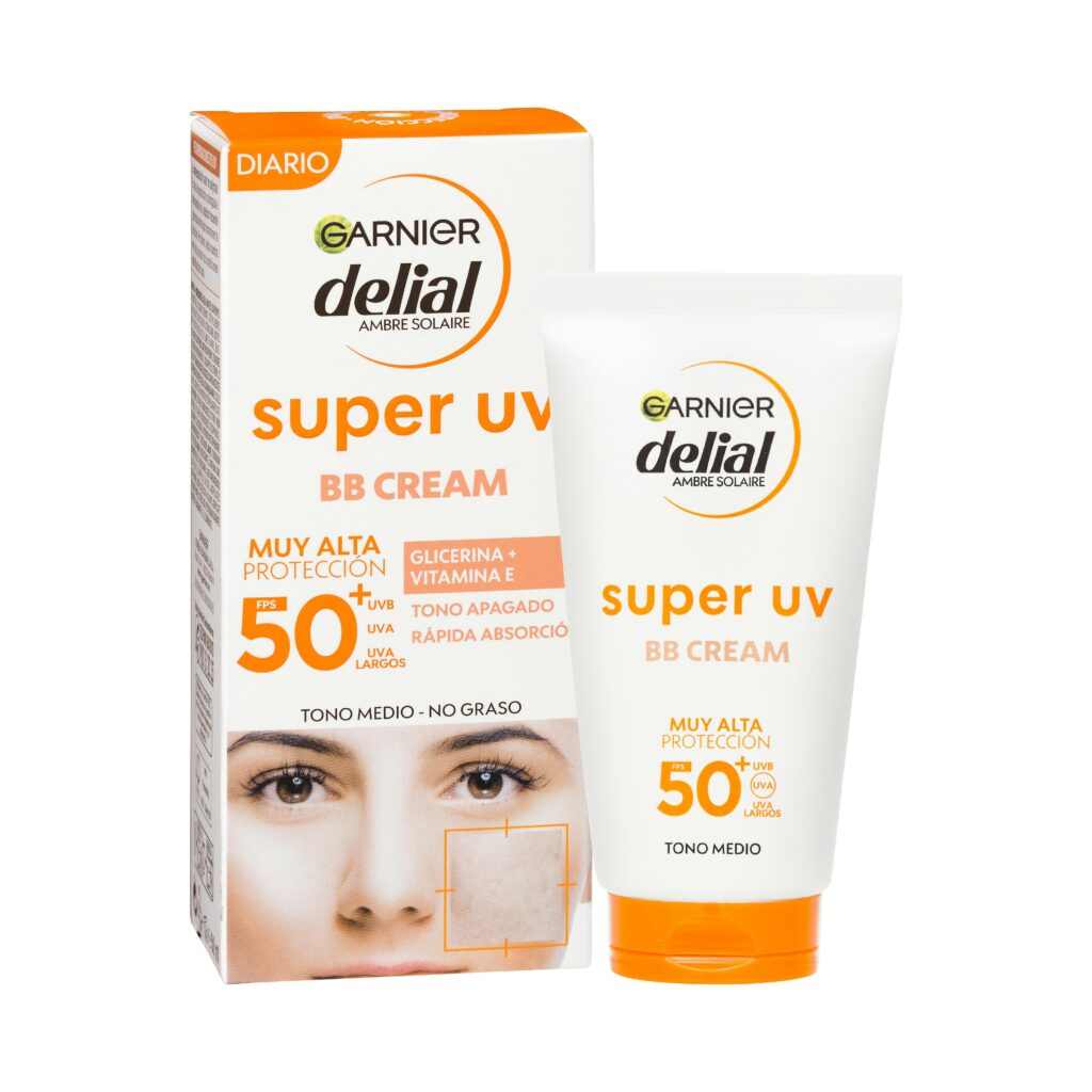 Crema facial con color BB cream FPS 50+ Delial tono medio super uv Garnier