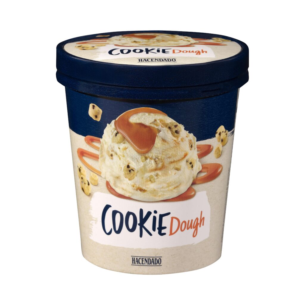 Helado Cookie Dough Hacendado de crema de vainilla con trozos de galletas con pepitas de chocolate y salsa de caramelo